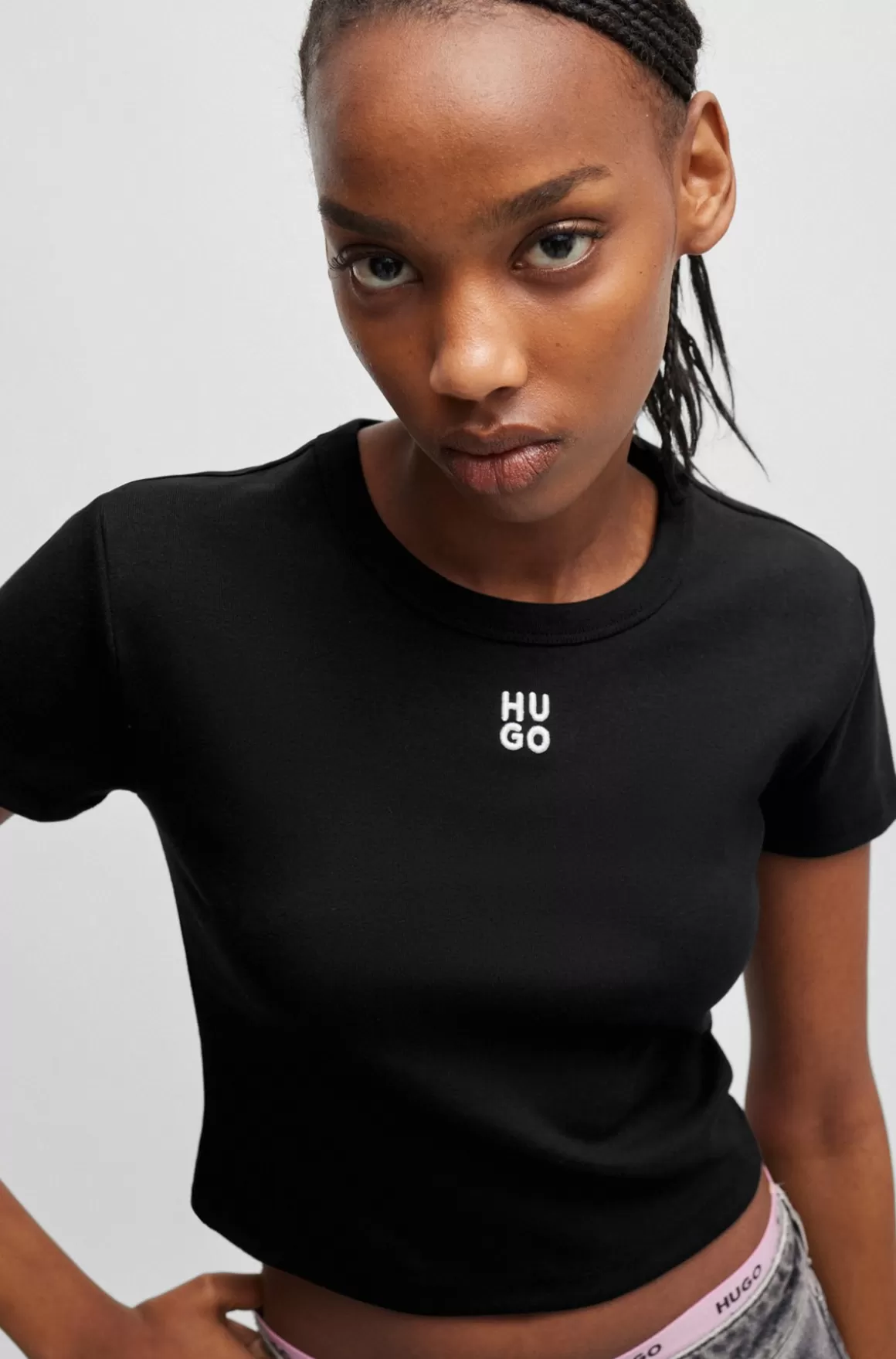 HUGO BOSS Afkortet T-shirt I Bomuldsblanding Med Slim Fit Og Stablet Logo