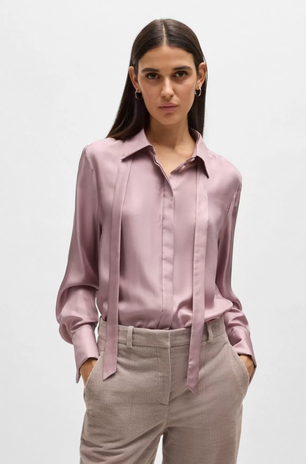 Dame HUGO BOSS Italiensk Fremstillet Skjorte Med Bindekrave