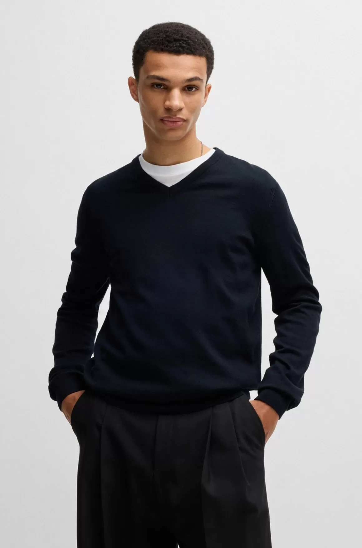 HUGO BOSS Sweater I Ny Uld Med Regular Fit Og V-hals