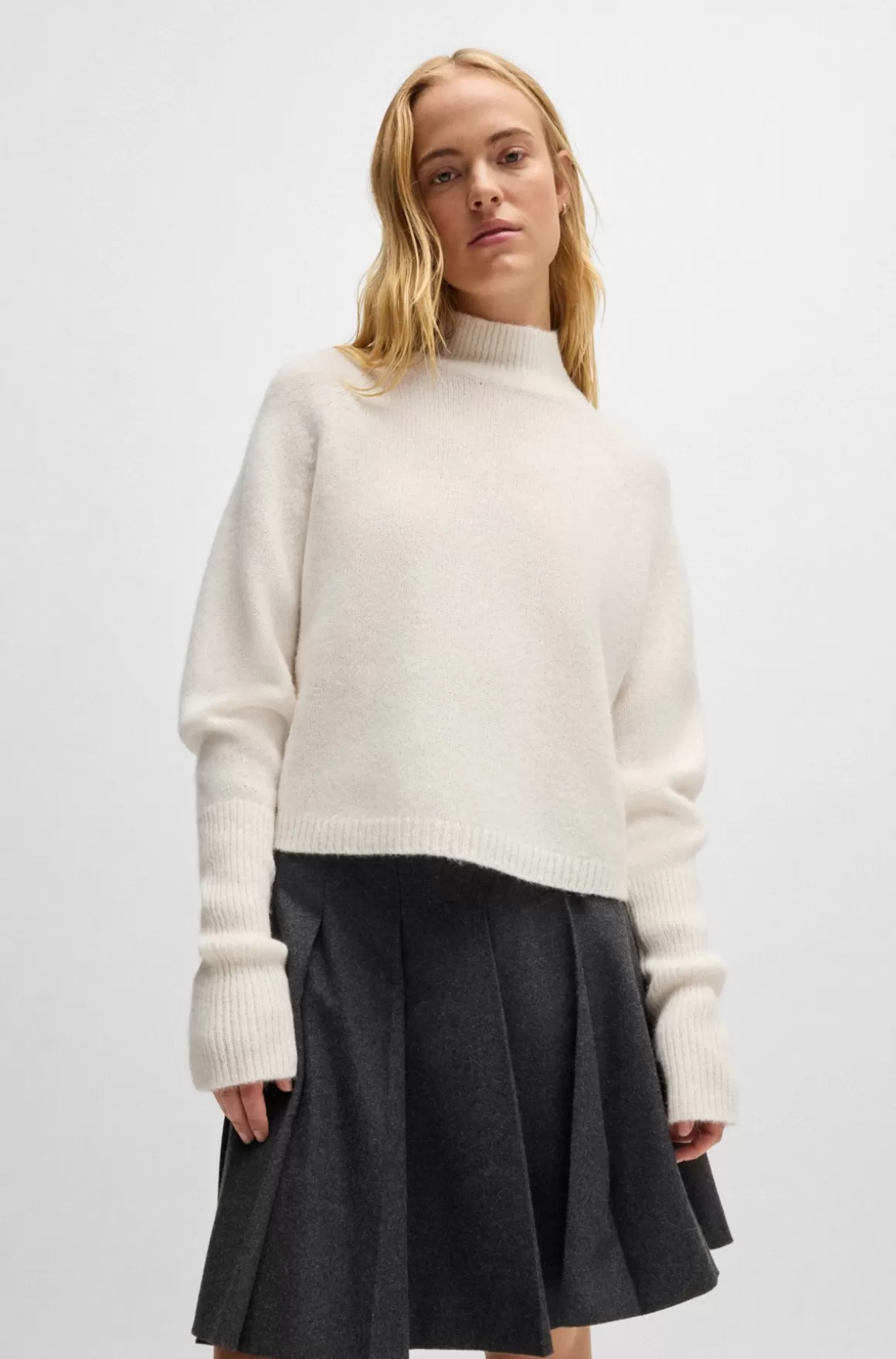 HUGO BOSS Sweater Med Kort Og Relaxed Fit I Uldblanding