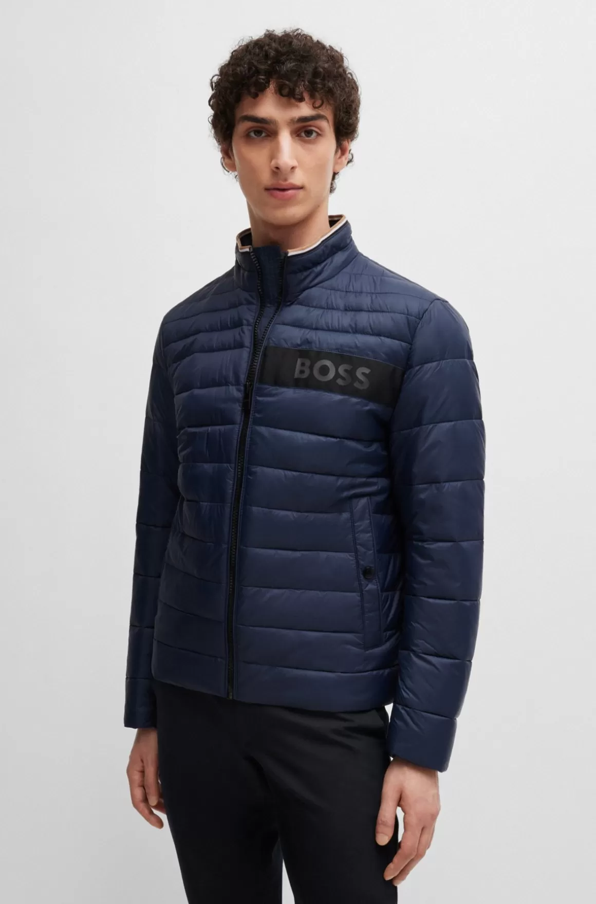 HUGO BOSS Vandskyende Jakke Med 3D-logobånd.